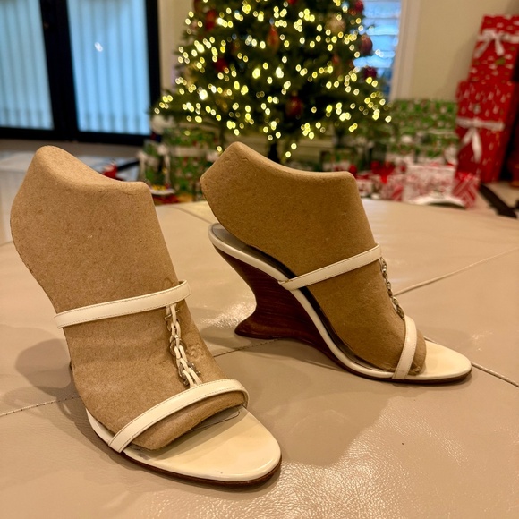 Salvatore Ferragamo White Leather Sculptural Wooden Heel Chain Sandals, Size 6 - Picture 3 of 8